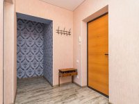 Сдается двухкомнатная квартира в Кировском районе.